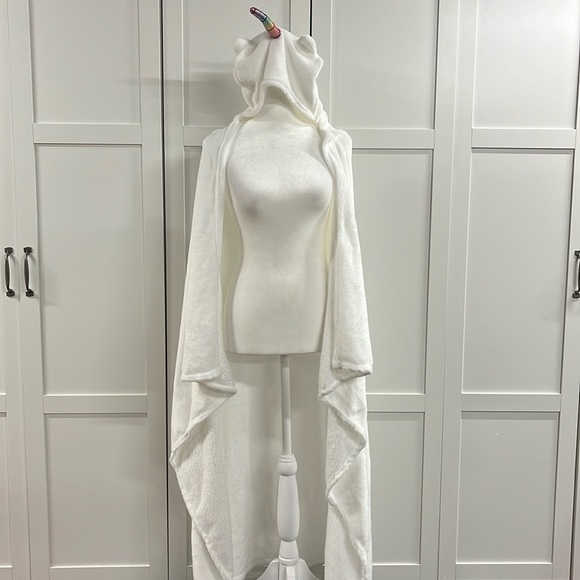 NWOT Adult Hooded Unicorn Blanket - Picture 1 of 4
